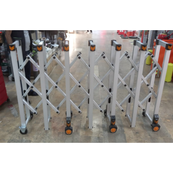 2 Metre Alüminyum Akordiyon Bariyer sistemi 2 Metre Alüminyum Akordiyon Bariyer sistemi