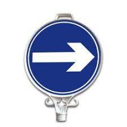 Sağa Mecburi̇ Yön Uyari Levhasi Çi̇ft Yön 